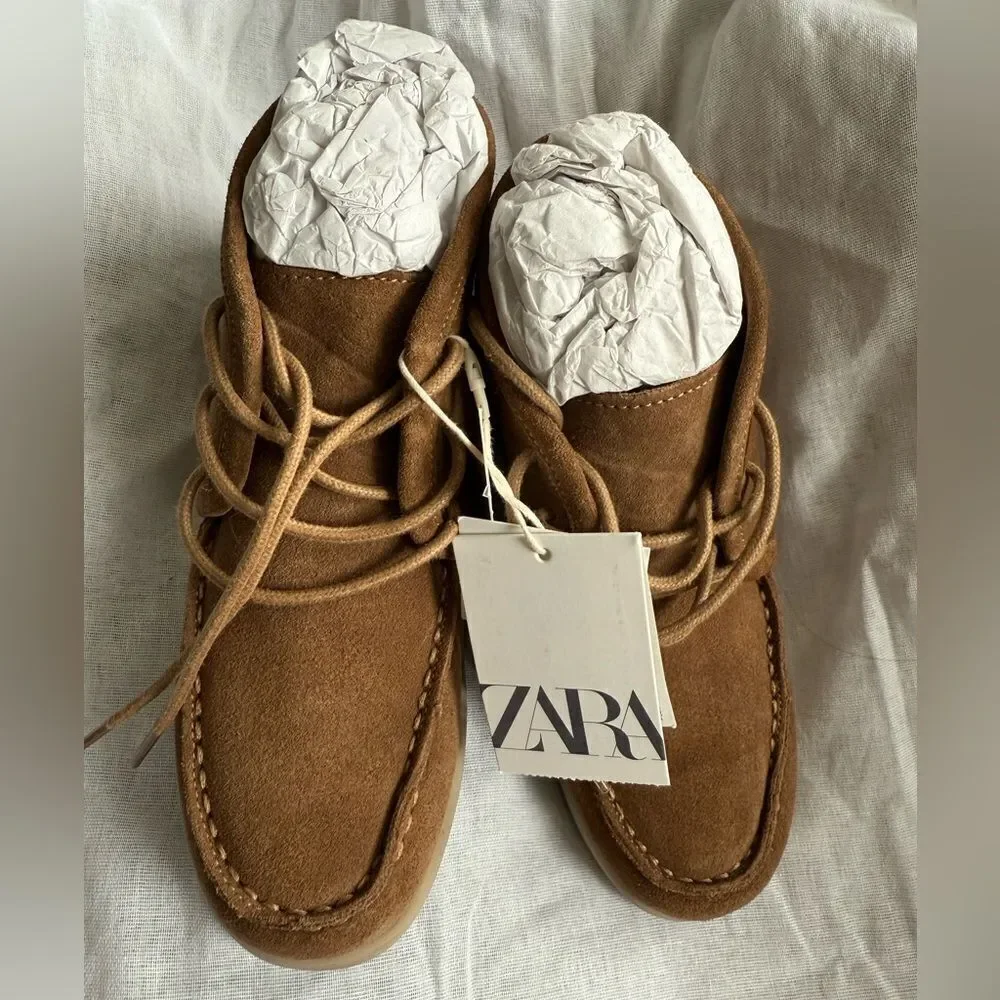 SUEDE BOAT ANKLE BOOTS Size 1
